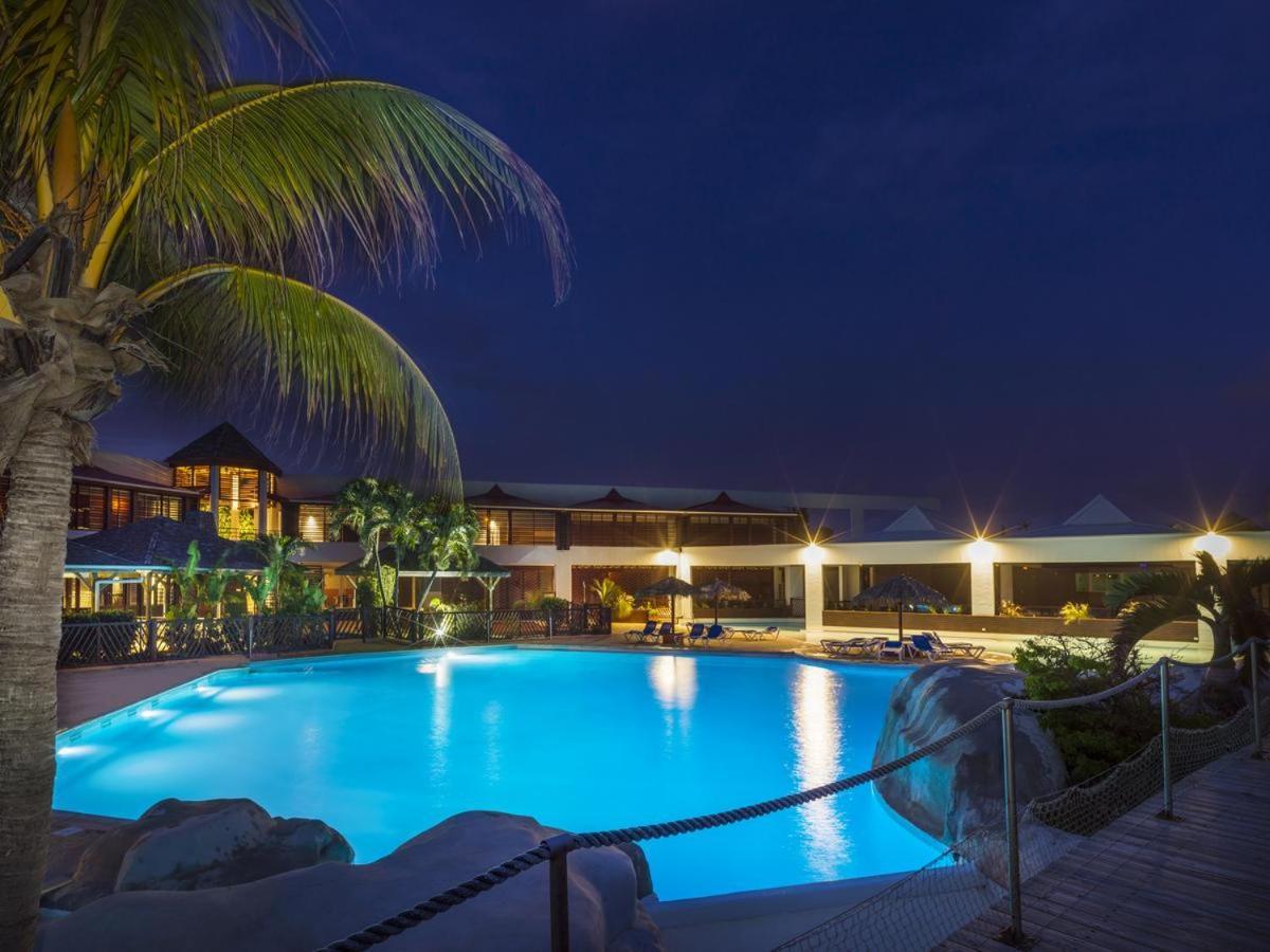 Tres Bel Appartement Avec Vue Mer, Acces Direct A La Plage Et Piscine Surveillee Saint-Francois  Buitenkant foto