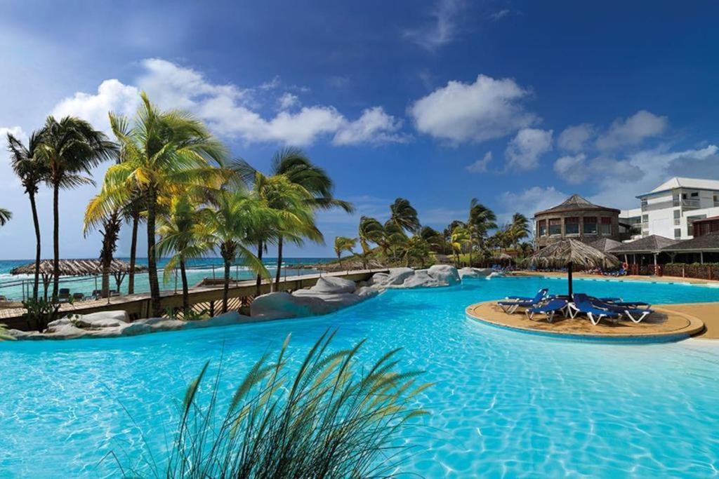Tres Bel Appartement Avec Vue Mer, Acces Direct A La Plage Et Piscine Surveillee Saint-Francois  Buitenkant foto