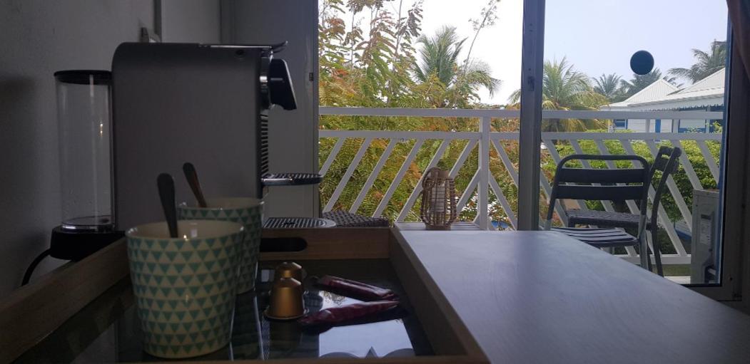 Tres Bel Appartement Avec Vue Mer, Acces Direct A La Plage Et Piscine Surveillee Saint-Francois  Buitenkant foto