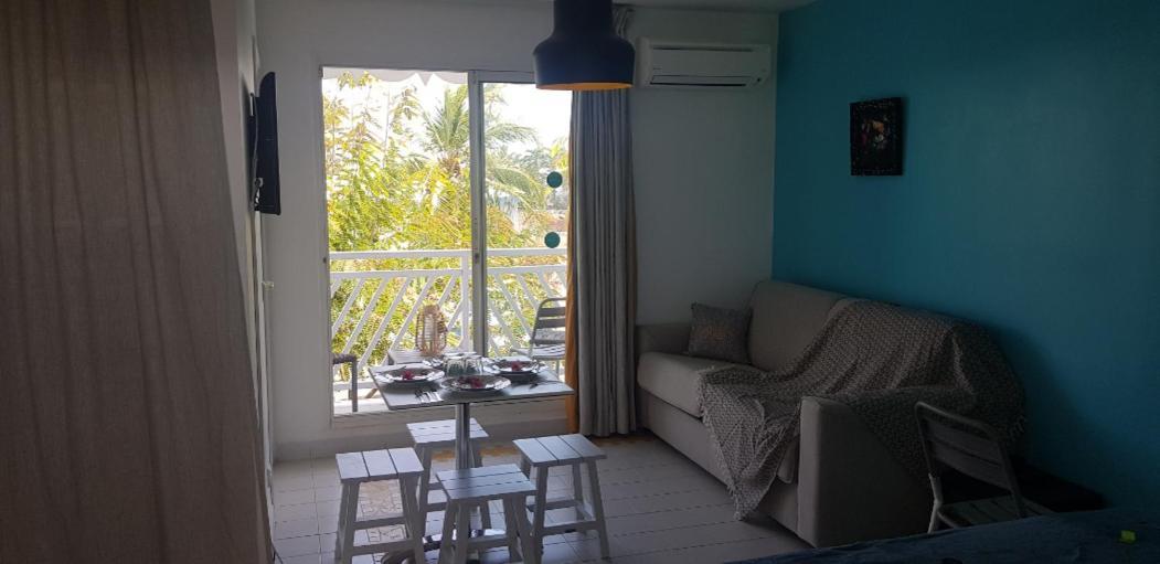 Tres Bel Appartement Avec Vue Mer, Acces Direct A La Plage Et Piscine Surveillee Saint-Francois  Buitenkant foto